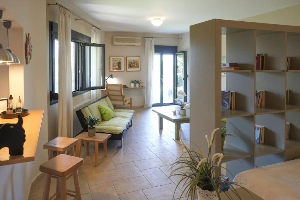 Apartment With Garden In Thessaloniki. Exterior photo